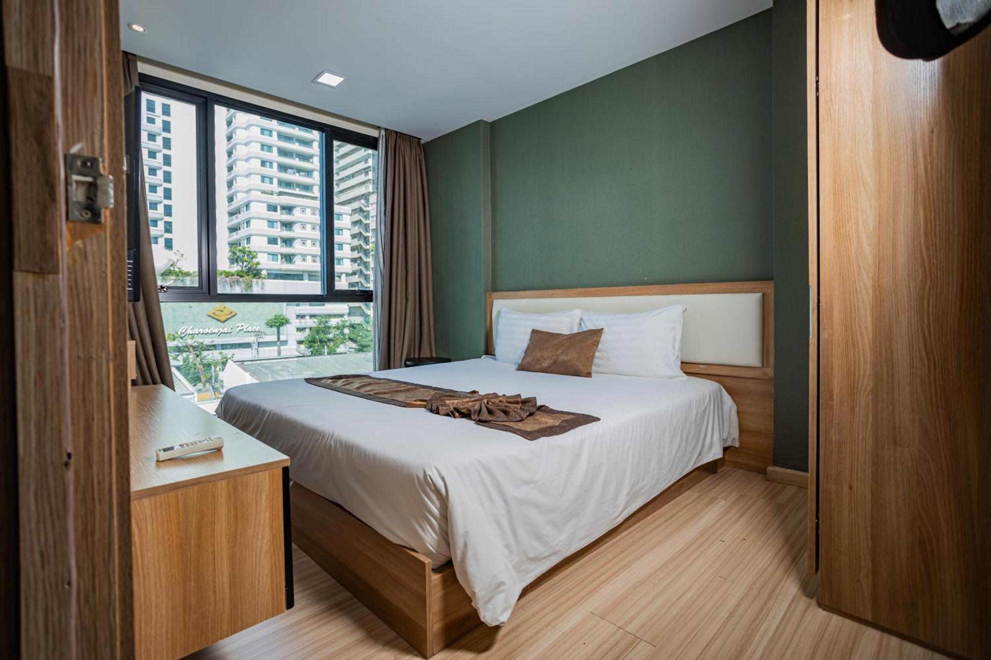 Ramada By Wyndham Bangkok Ten Ekamai Residences Exterior foto