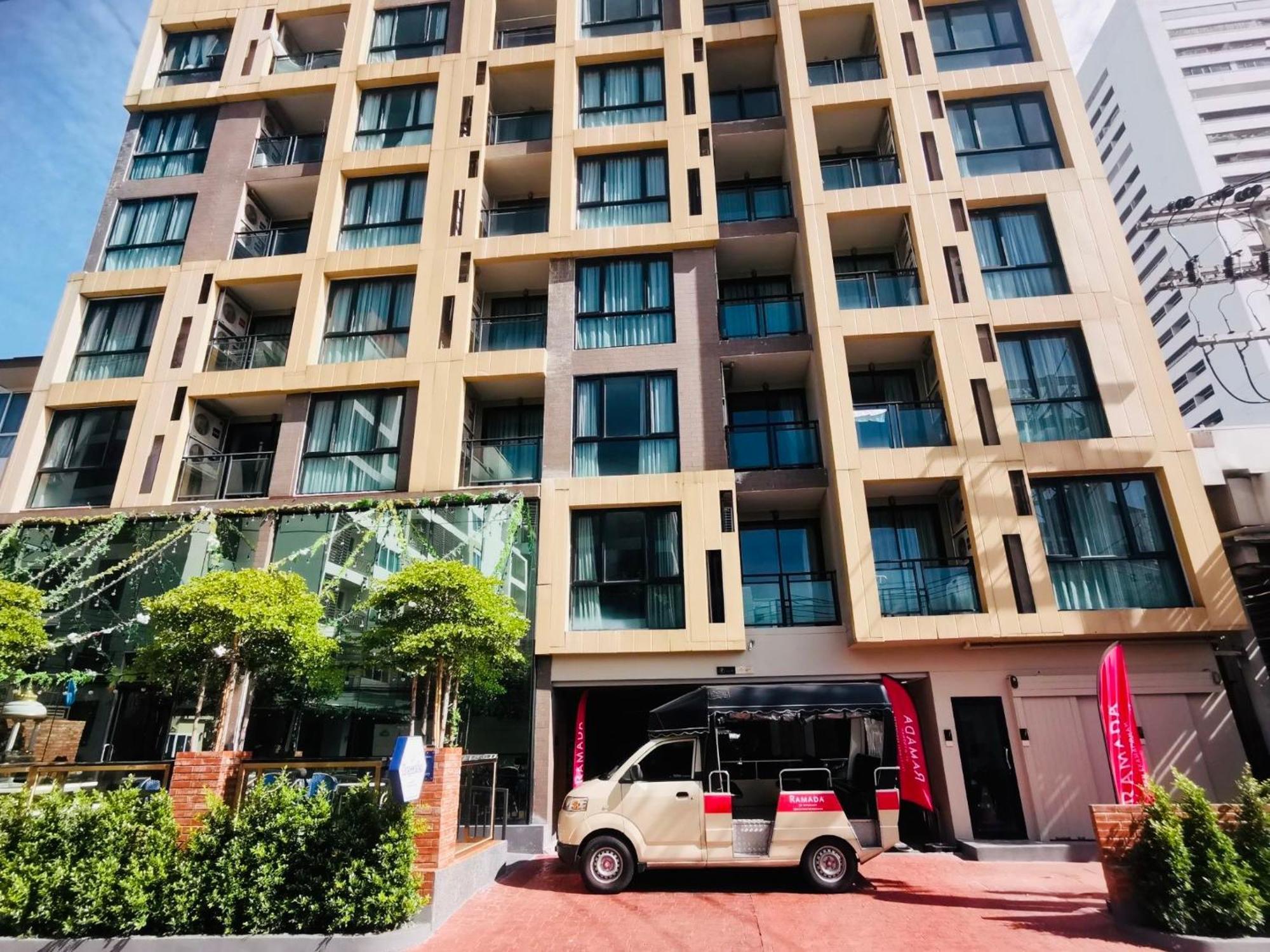 Ramada By Wyndham Bangkok Ten Ekamai Residences Exterior foto